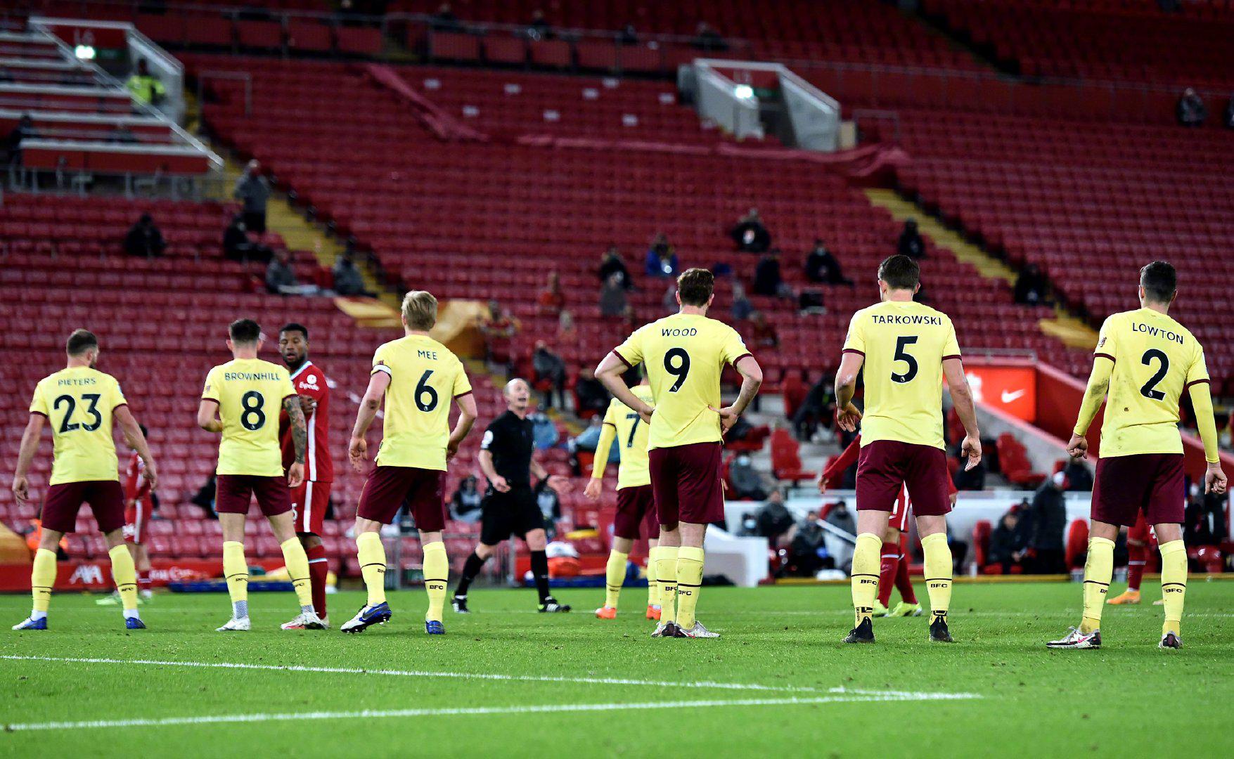 围绕球员转 围绕球员转